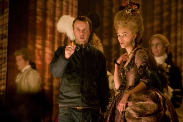 Saul Dibb در صحنه فیلم سینمایی دوشیزه قو به همراه کیرا نایتلی