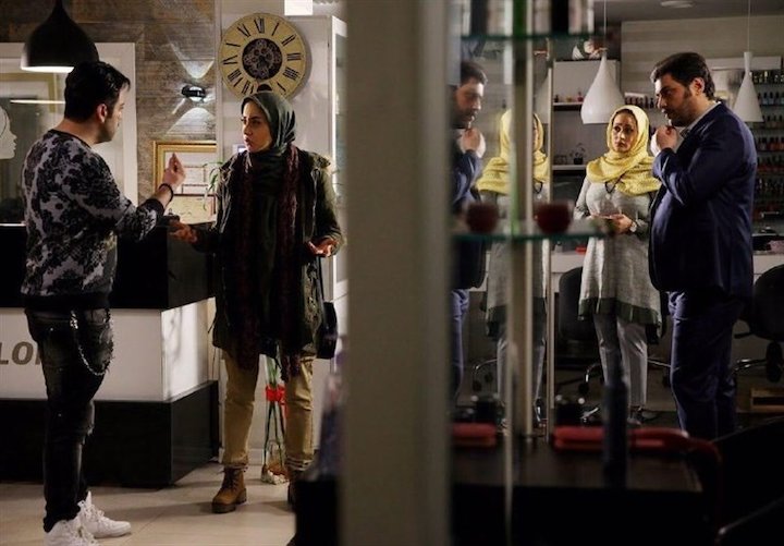 بهاره کیان‌افشار در صحنه فیلم سینمایی دشمن زن به همراه سام درخشانی و مونا شناس