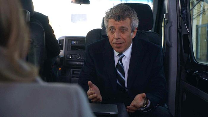 Eric Bogosian در صحنه سریال تلویزیونی همسر خوب