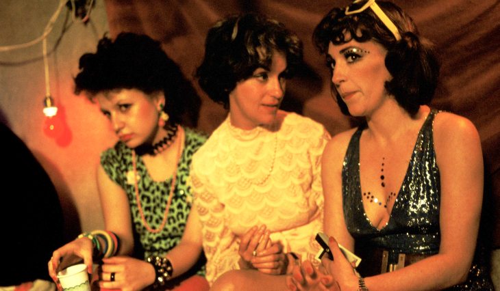 Carmen Maura در صحنه فیلم سینمایی Pepi, Luci, Bom and Other Girls Like Mom به همراه Eva Siva و Alaska