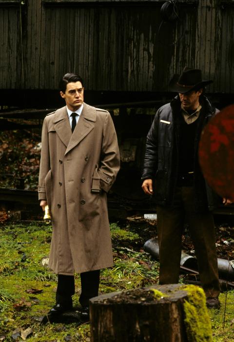 Michael Ontkean در صحنه سریال تلویزیونی توئین پیکس به همراه کایل مک لاکلن