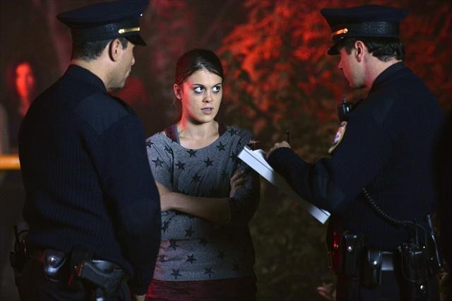 Lindsey Shaw در صحنه سریال تلویزیونی دروغ گوهای کوچک زیبا