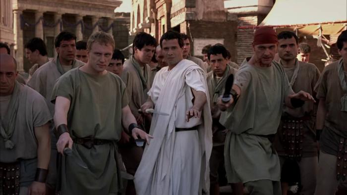جیمز پیورفوی در صحنه فیلم سینمایی رم به همراه کوین مک کید و Ray Stevenson