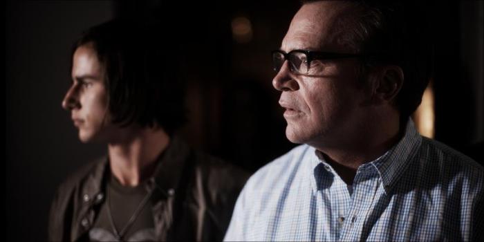  فیلم سینمایی April Showers با حضور Tom Arnold و Kelly Blatz