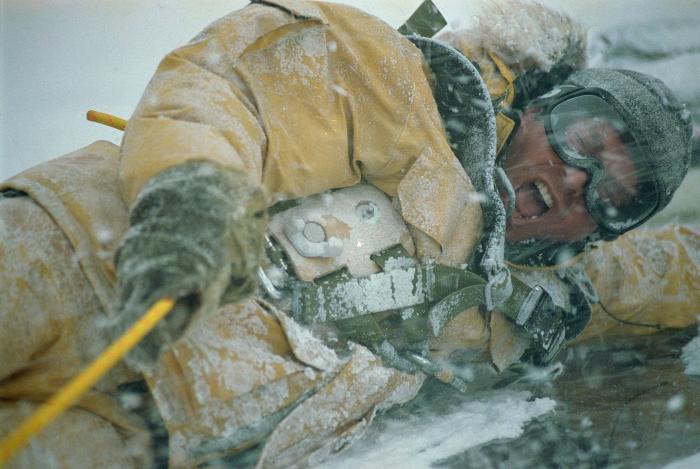 Dennis Quaid در صحنه فیلم سینمایی پس فردا