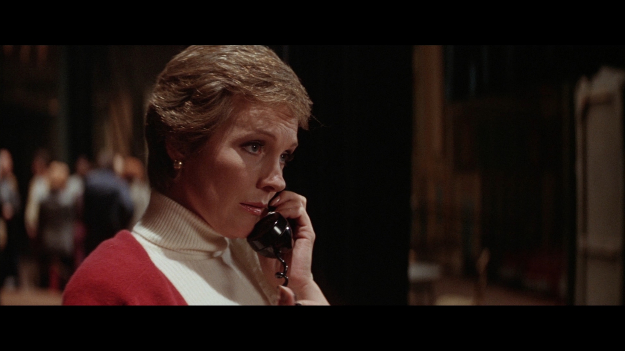 Julie Andrews در صحنه فیلم سینمایی 10