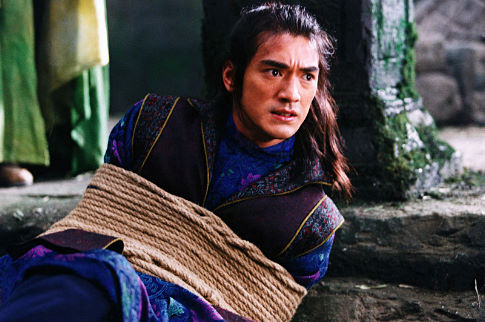 Takeshi Kaneshiro در صحنه فیلم سینمایی خانه ی خنجرهای پران