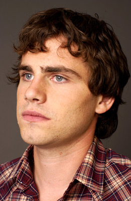 Rider Strong در صحنه فیلم سینمایی تب کابین