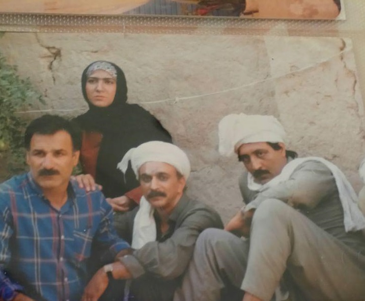 تصویری از داود غفاری، بازیگر و تهیه کننده سینما و تلویزیون در حال بازیگری سر صحنه یکی از آثارش