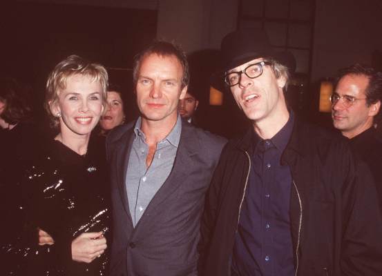Sting در صحنه فیلم سینمایی قفل، انبار و دو بشکه باروت به همراه Trudie Styler