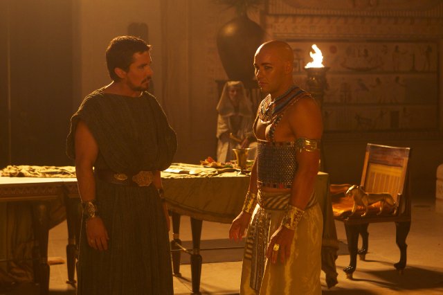 جوئل ادگورتون در صحنه فیلم سینمایی اکسودوس:خدایان و پادشاهان به همراه کریستین بیل