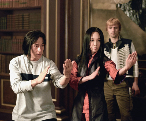 Fann Wong در صحنه فیلم سینمایی شوالیه های شانگهای به همراه جکی چان