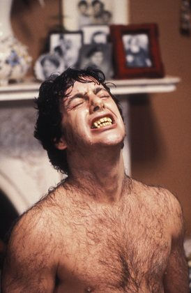 David Naughton در صحنه فیلم سینمایی گرگ نمای آمریکایی در لندن