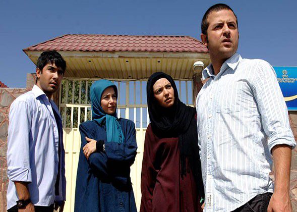 حسین مهری در صحنه سریال تلویزیونی تا ثریا به همراه لیندا کیانی، هومن سیدی و الناز حبیبی