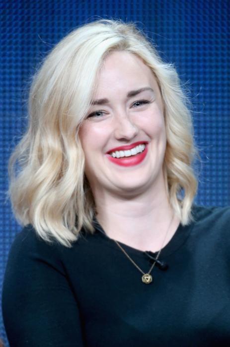 Ashley Johnson در صحنه سریال تلویزیونی نقطه کور