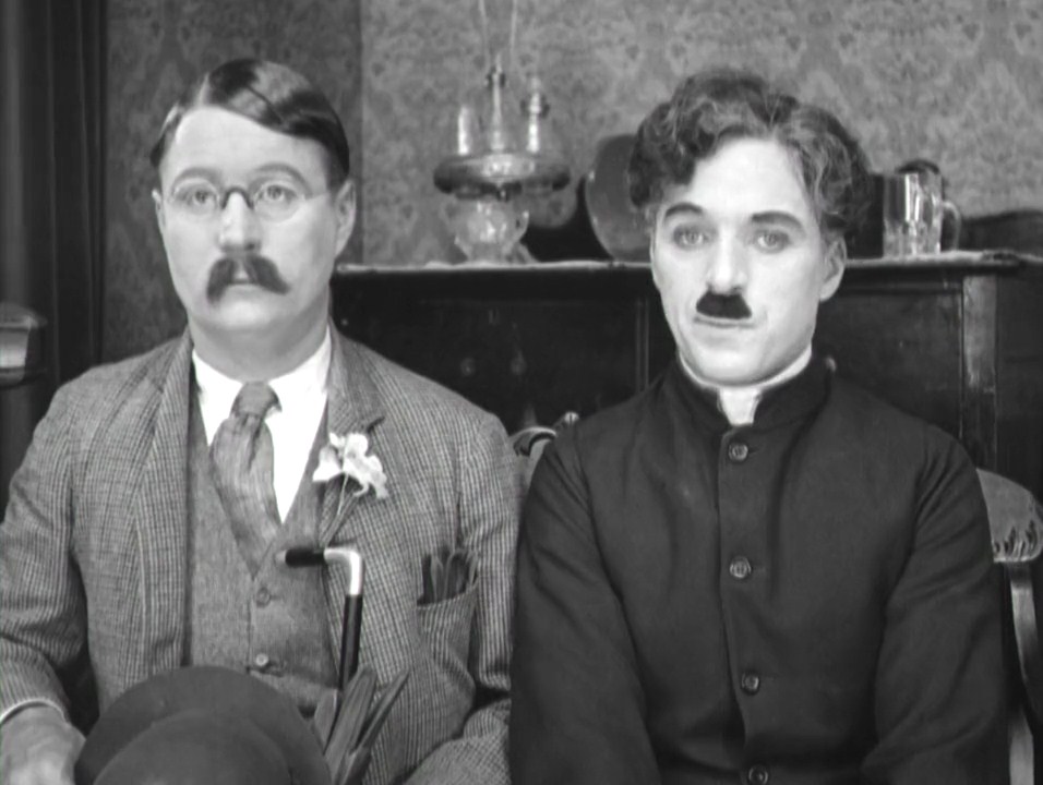 چارلی چاپلین در صحنه فیلم سینمایی The Chaplin Revue
