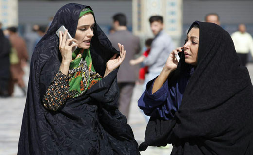 شقایق فراهانی در صحنه فیلم سینمایی دعوتنامه به همراه میترا حجار