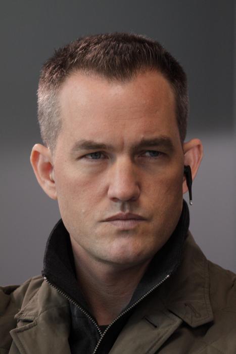 مائوری استرلینگ در صحنه فیلم سینمایی تیم آ