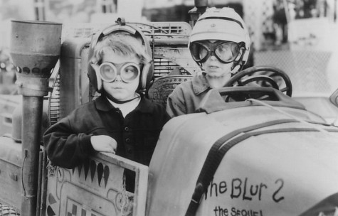 Bug Hall در صحنه فیلم سینمایی The Little Rascals به همراه Travis Tedford