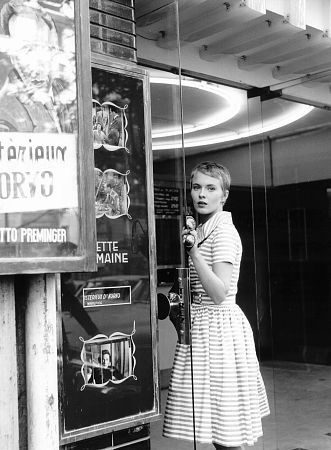 Jean Seberg در صحنه فیلم سینمایی از نفس افتاده