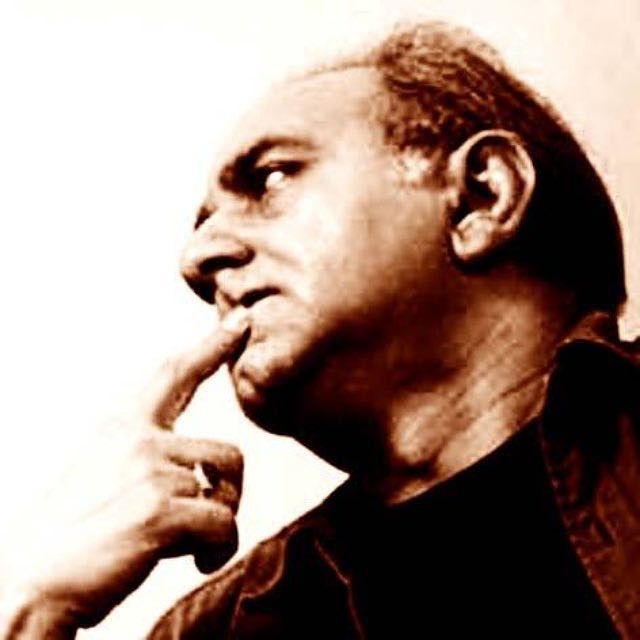 تصویری از پرویز پرستویی، بازیگر و تهیه کننده سینما و تلویزیون در حال بازیگری سر صحنه یکی از آثارش