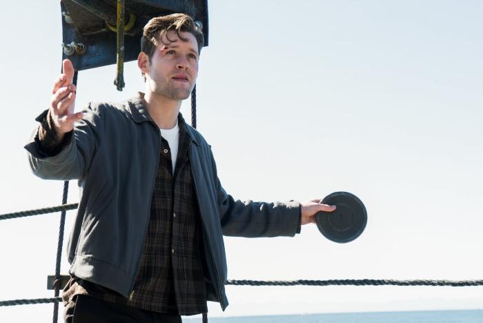 Luke Kleintank در صحنه سریال تلویزیونی The Man in the High Castle