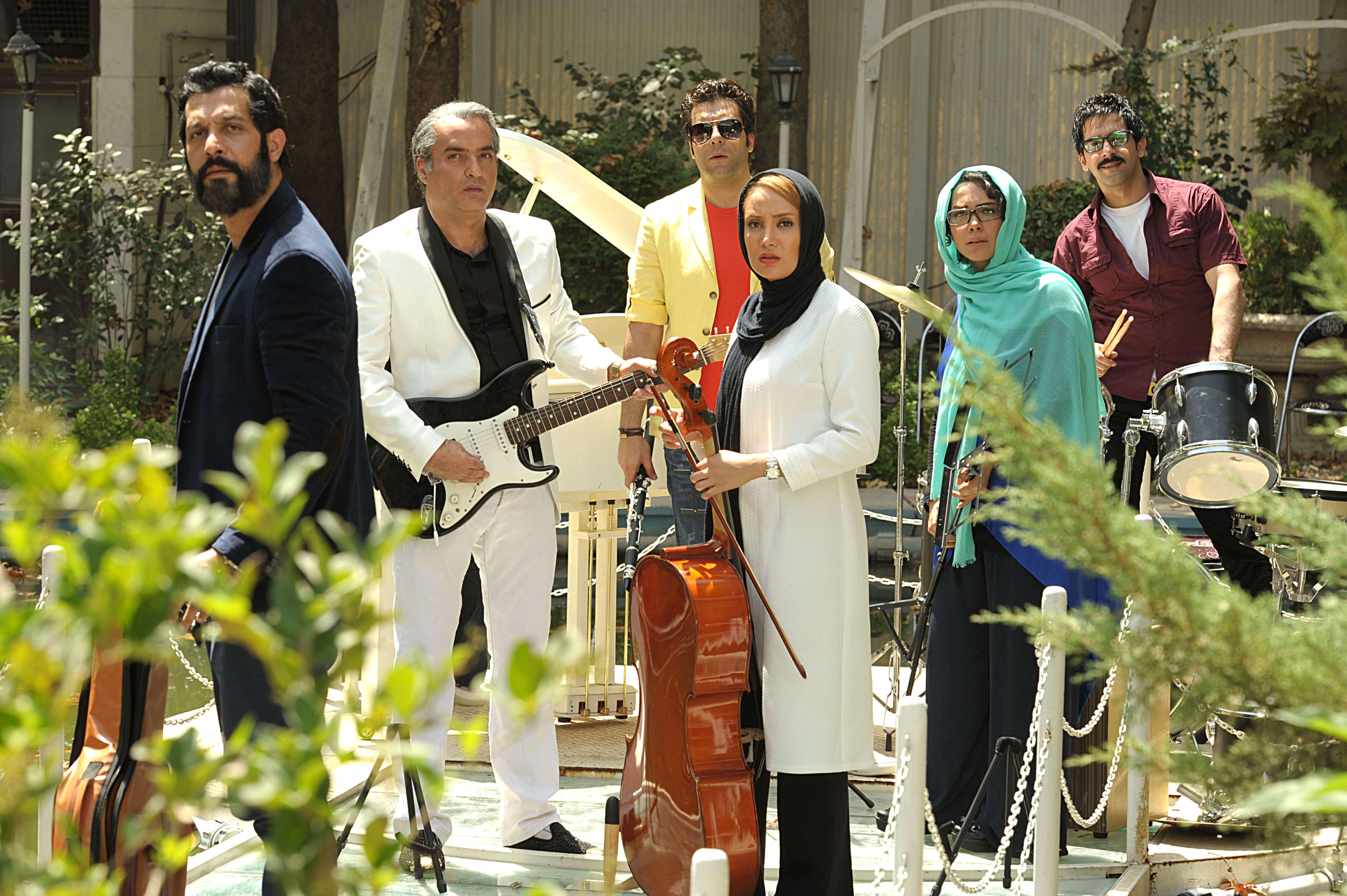 کامران تفتی در صحنه فیلم سینمایی گروه آلما به همراه پیمان دارابی و بهاره افشاری