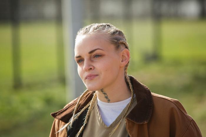 Madeline Brewer در صحنه سریال تلویزیونی نارنجی سیاه، جدید است