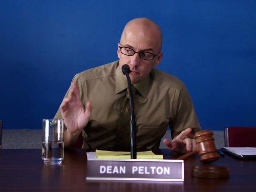 Jim Rash در صحنه سریال تلویزیونی Community