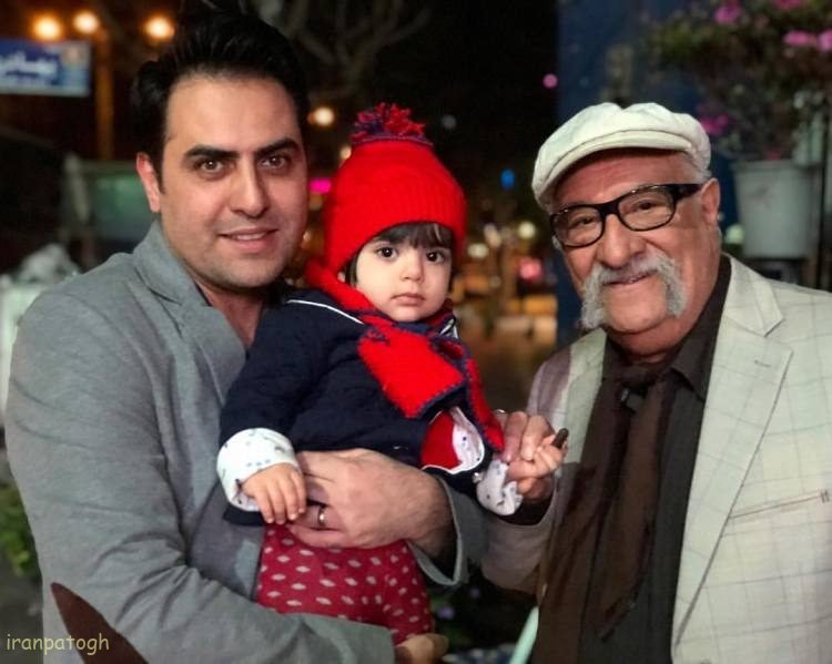 تصویری از امین نبی اللهی، مجری سینما و تلویزیون در حال بازیگری سر صحنه یکی از آثارش