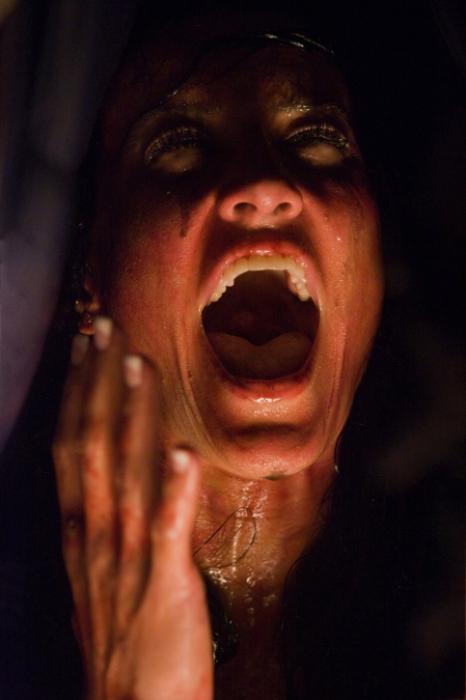 America Olivo در صحنه فیلم سینمایی جمعه ۱۳ام