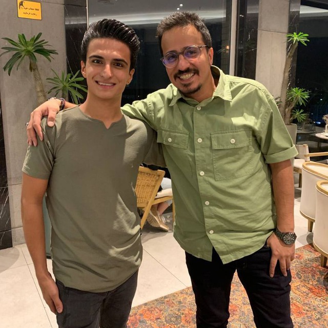 تصویری از صالح شعبانلو، چهره‌پرداز و بازیگر سینما و تلویزیون در پشت صحنه یکی از آثارش