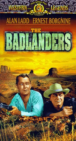 ارنست بورگناین در صحنه فیلم سینمایی The Badlanders به همراه Alan Ladd