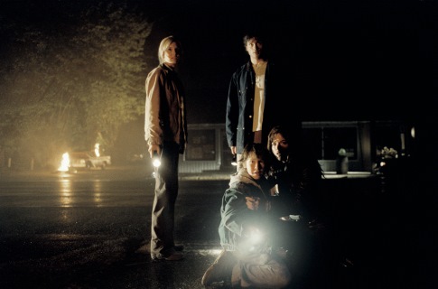 Cole Heppell در صحنه فیلم سینمایی The Fog به همراه Maggie Grace، Selma Blair و Tom Welling