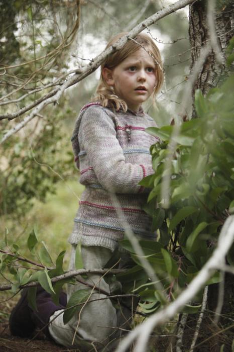 Emily Alyn Lind در صحنه سریال تلویزیونی ذهن های مجرم