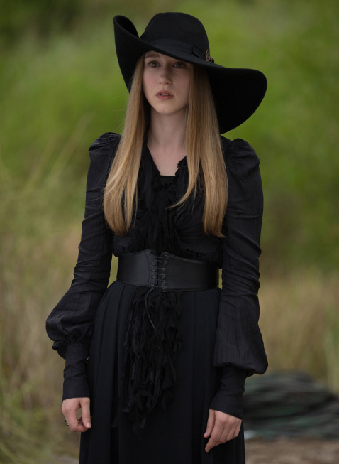 Taissa Farmiga در صحنه سریال تلویزیونی داستان ترسناک آمریکایی