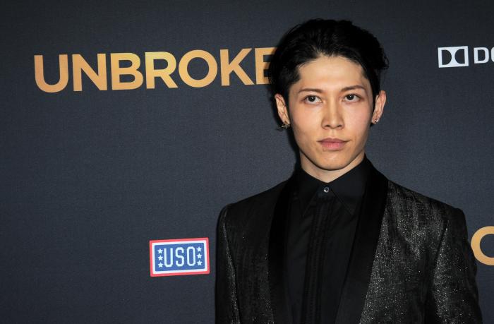 Miyavi در صحنه فیلم سینمایی شکست ناپذیر