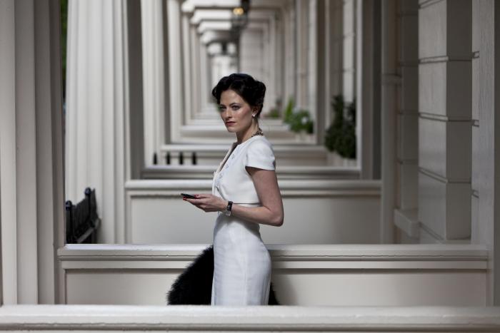 لارا پالور در صحنه فیلم سینمایی شرلوک