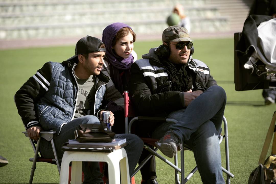 زیبا کرمعلی در پشت صحنه فیلم سینمایی لاتاری به همراه ساعد سهیلی و محمدحسین مهدویان