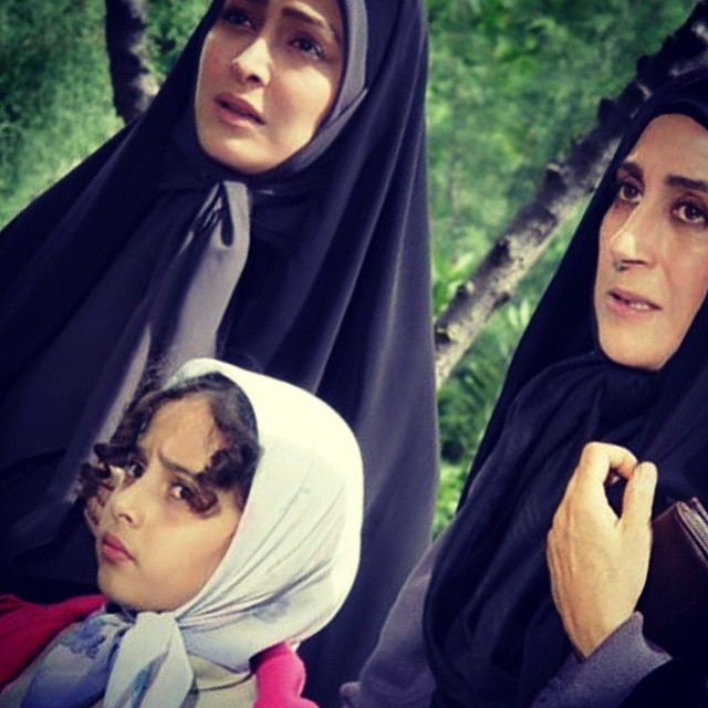 الهام حمیدی در صحنه سریال تلویزیونی زیر تیغ به همراه فاطمه معتمدآریا