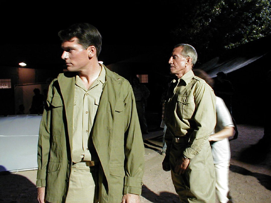 Robert Farrior در صحنه فیلم سینمایی The Good War به همراه روی شایدر