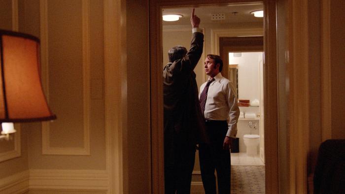 مارک موزس در صحنه سریال تلویزیونی مردان مد به همراه Vincent Kartheiser