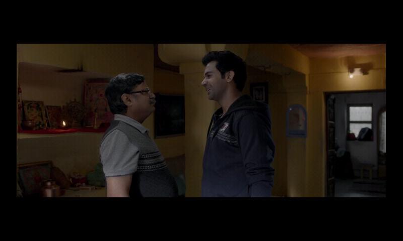 Rajkummar Rao در صحنه فیلم سینمایی Stree به همراه Atul Srivastava