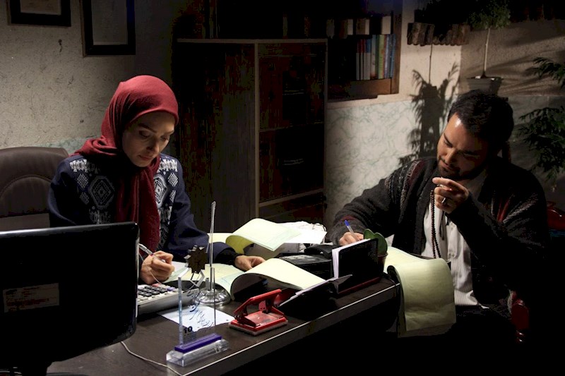 شهرزاد کمال‌زاده در صحنه سریال تلویزیونی مرز خوشبختی به همراه مهدی سلوکی