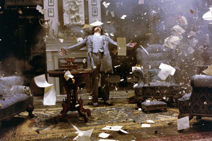 Stuart Townsend در صحنه فیلم سینمایی انجمن نجیب زادگان عجیب