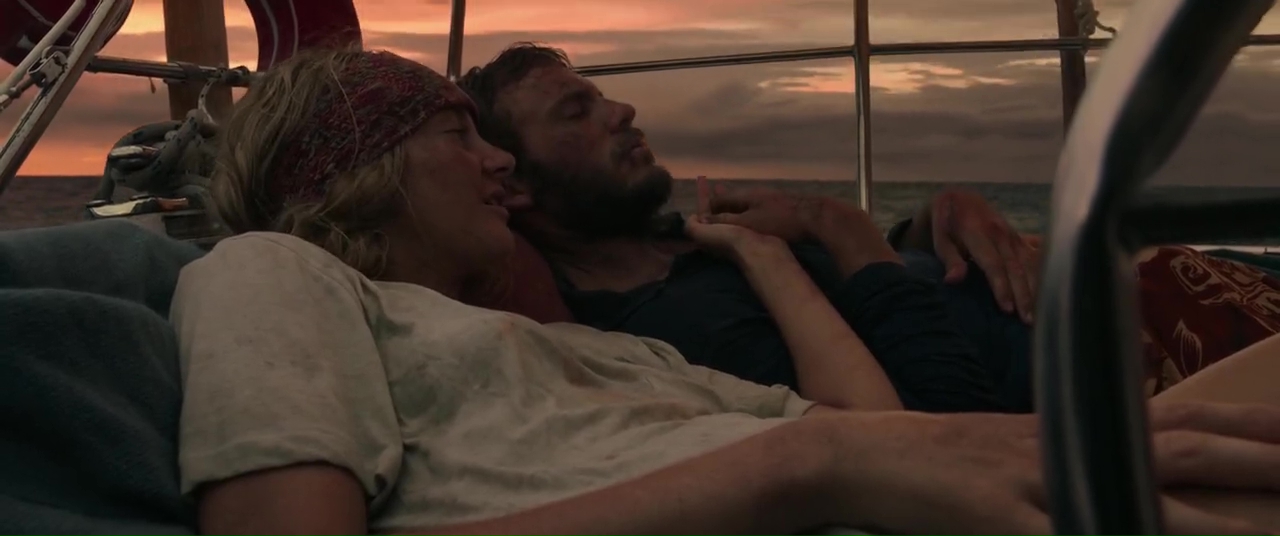 شیلین وودلی در صحنه فیلم سینمایی Adrift به همراه سام کلافلین