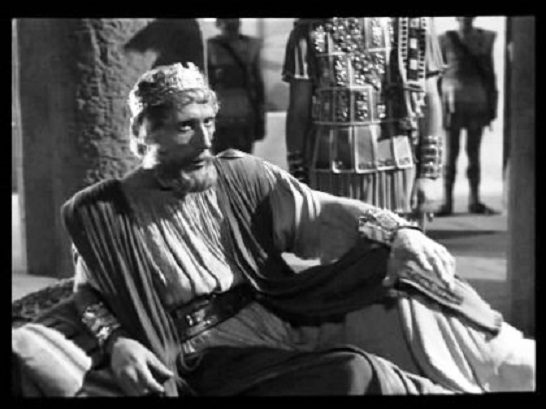 Manos Katrakis در صحنه فیلم سینمایی Antigone