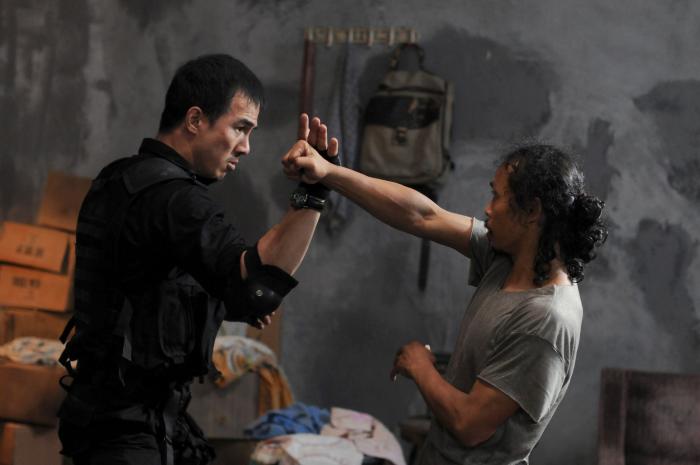Yayan Ruhian در صحنه فیلم سینمایی یورش نهایی به همراه Joe Taslim