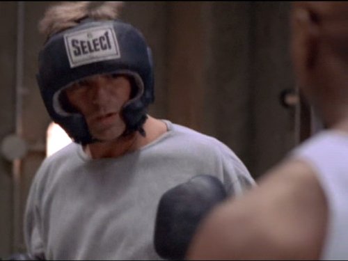 Richard Dean Anderson در صحنه سریال تلویزیونی دروازه ستارگان اس جی-۱ به همراه Christopher Judge