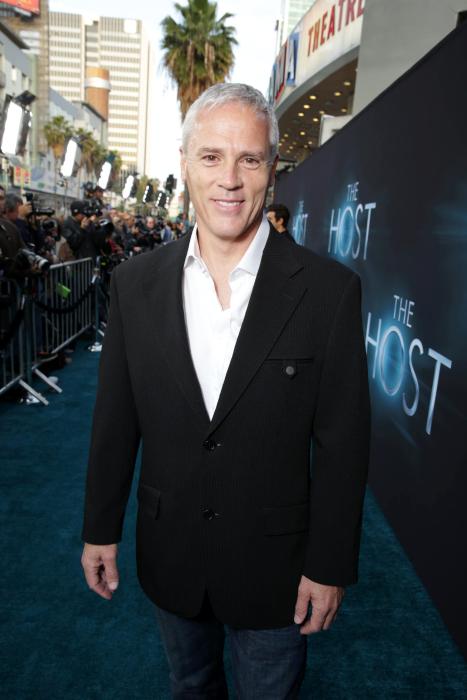 Phil Austin در صحنه فیلم سینمایی میزبان